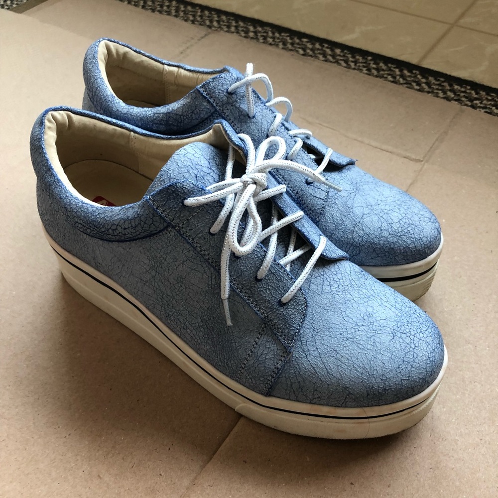 BLUE A+A PLATFORM SNEAKERS